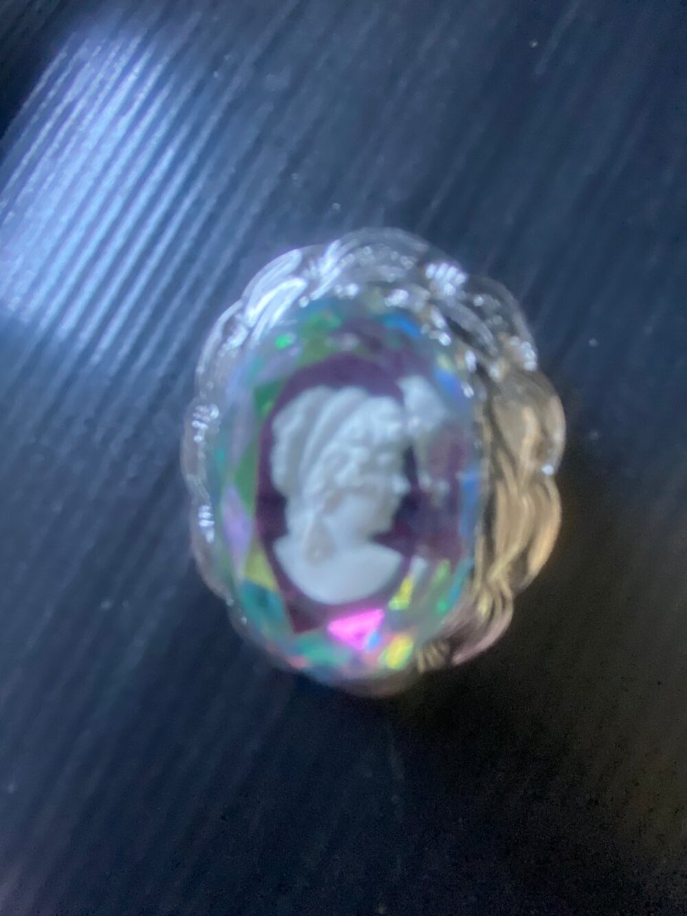 vintage cameo brooch - silver tone